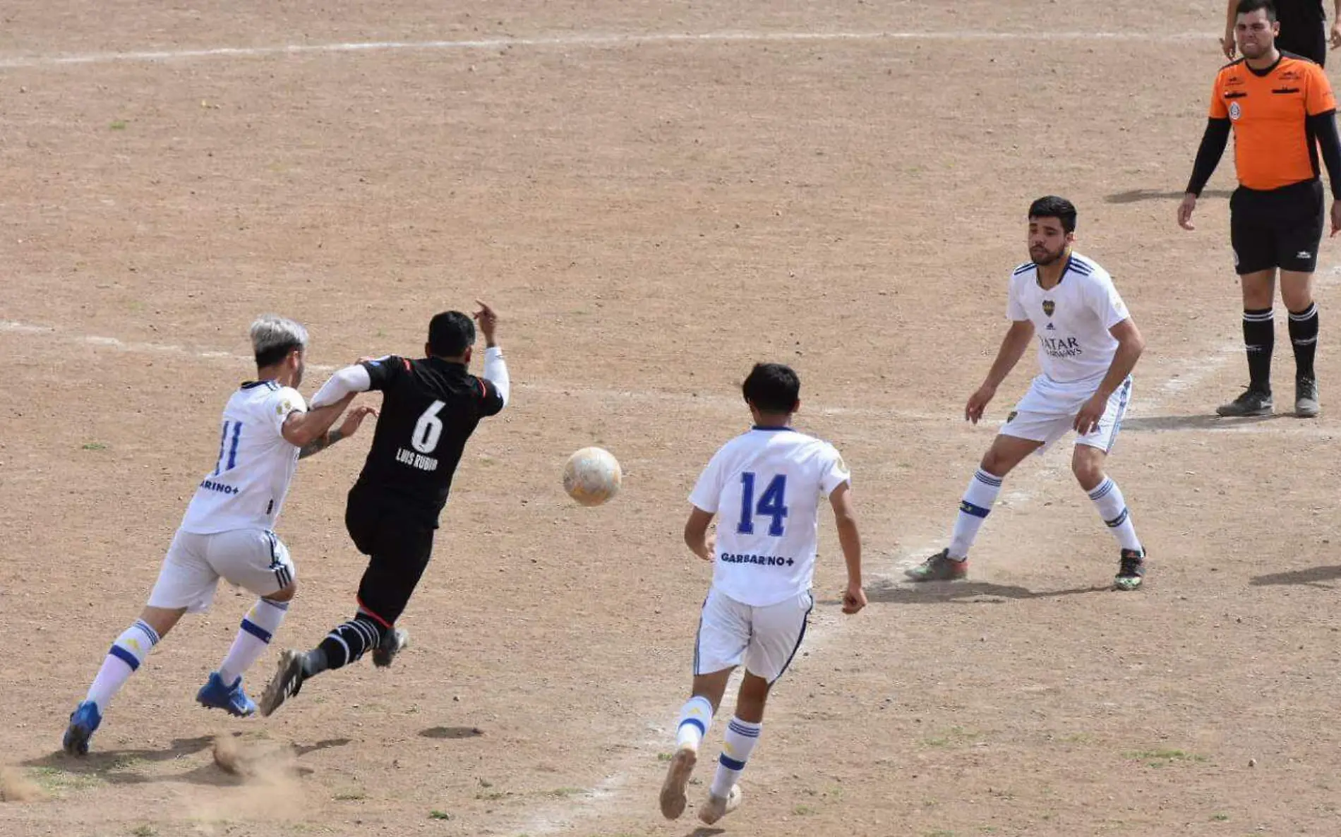 Acción en Liga de Futbol